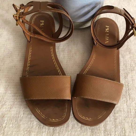 ❤️SALE❤️Prada Saffiano Leather Sandals