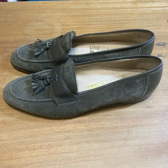 Salvatore Ferragamo EUC olive green leather tassel slip on loafers MADE IN ITALY
