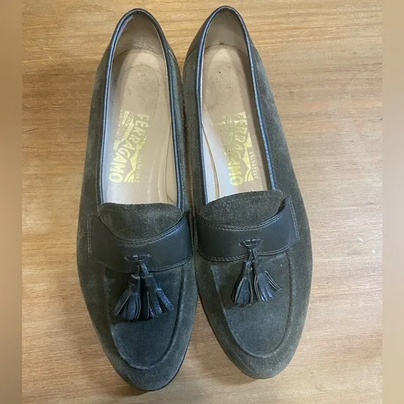 Salvatore Ferragamo EUC olive green leather tassel slip on loafers MADE IN ITALY