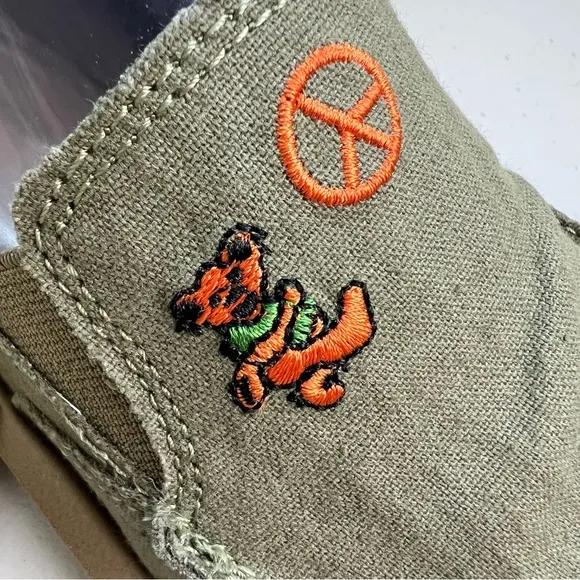 Sanuk X Grateful Dead NEW Sidewalk Surfer Size 3,4 Youth Slip On Loafers