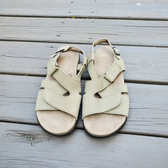 Sas Huggies Truffle Cream Wedge Strappy Comfort Vacation Beach Sandals 8.5