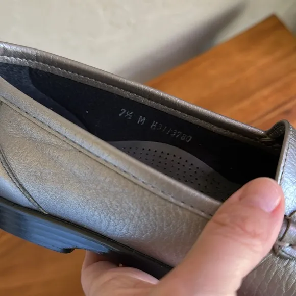 SAS Metro Slip On Loafer Silver Leather Loafers size 7.5 Driving shoe