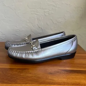 SAS Metro Slip On Loafer Silver Leather Loafers size 7.5 Driving shoe