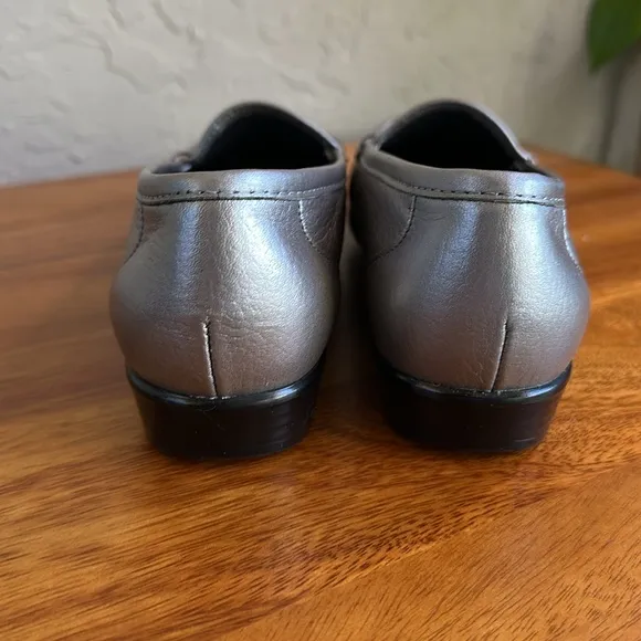 SAS Metro Slip On Loafer Silver Leather Loafers size 7.5 Driving shoe