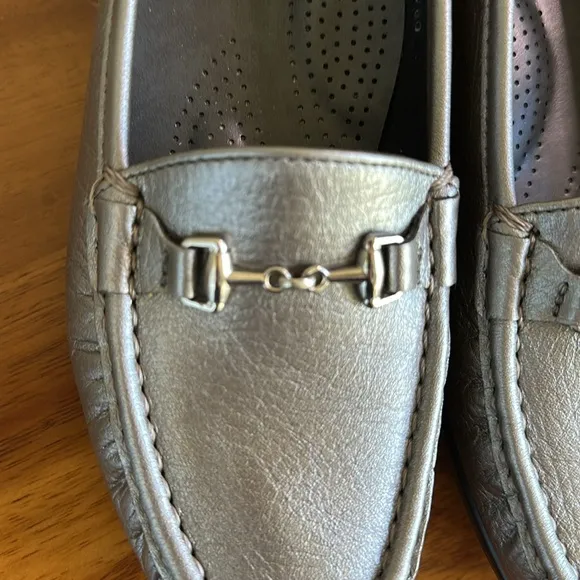 SAS Metro Slip On Loafer Silver Leather Loafers size 7.5 Driving shoe