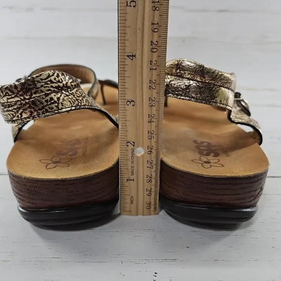 SAS Pampa Sandals 9 W Brown Gold Strappy Leather Ankle Strap Toe Loop Buckle
