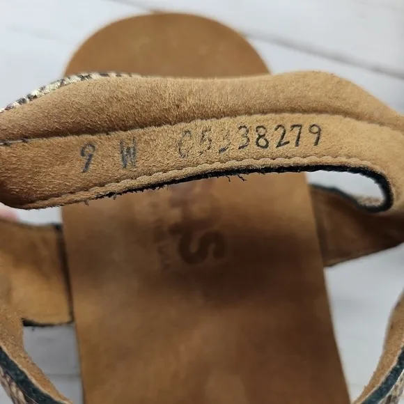 SAS Pampa Sandals 9 W Brown Gold Strappy Leather Ankle Strap Toe Loop Buckle
