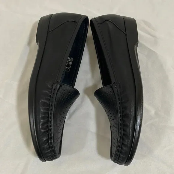 SAS Savvy black slip on moccasin loafers size 9.5