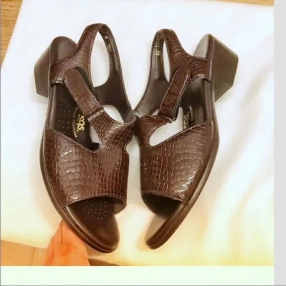 SAS BROWN LEATHER CROC SANDALS.  NEW