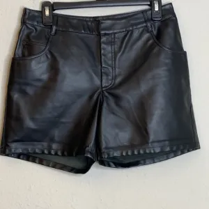 Sassy Black Shorts Steal! 😎