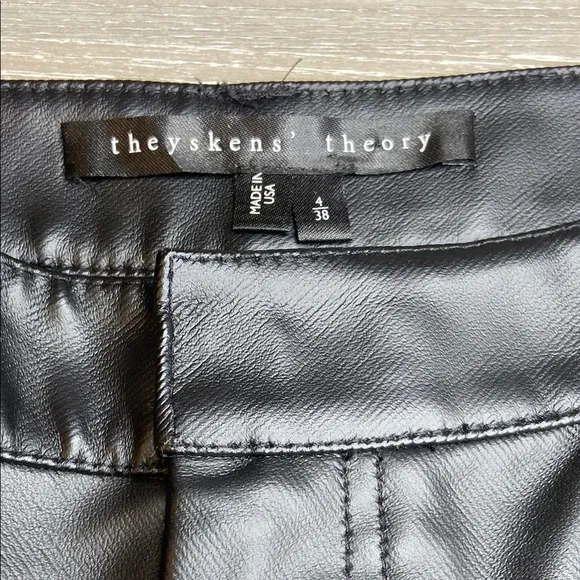 Sassy Black Shorts Steal! 😎