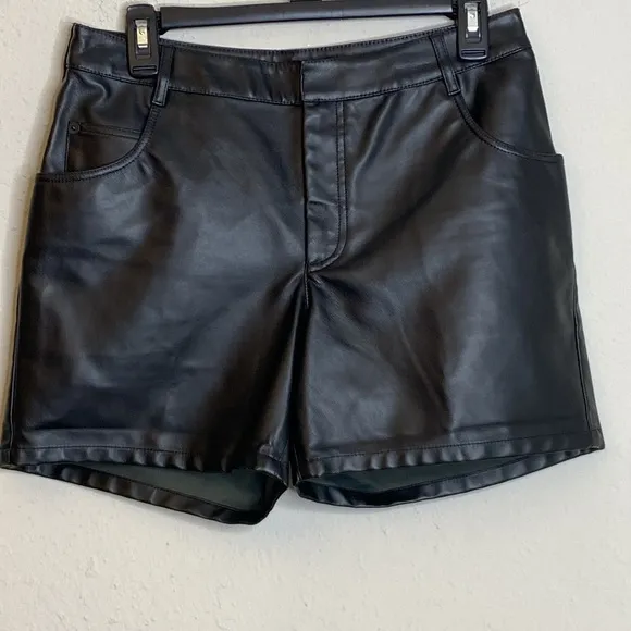 Sassy Black Shorts Steal! 😎