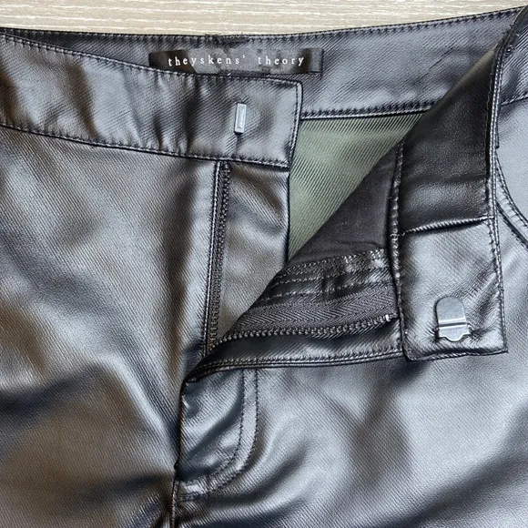 Sassy Black Shorts Steal! 😎
