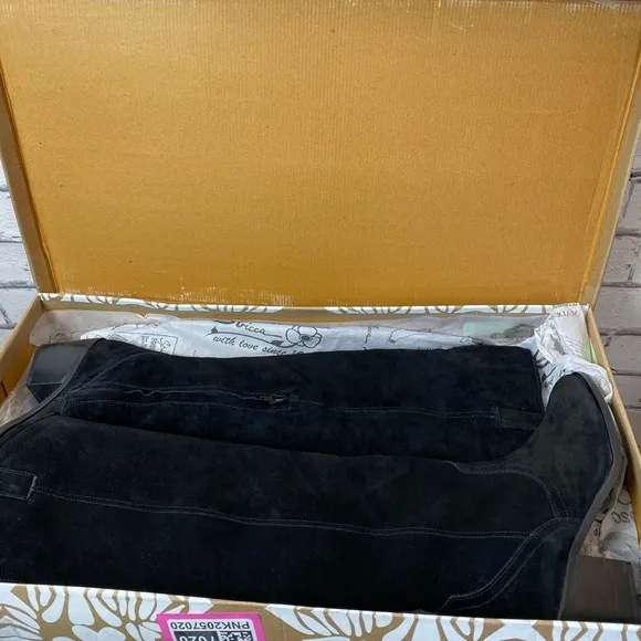 Sbicca x Volatile Women's Izzy Black Tall Suede Boots Size 6.5 Riding Boots NEW