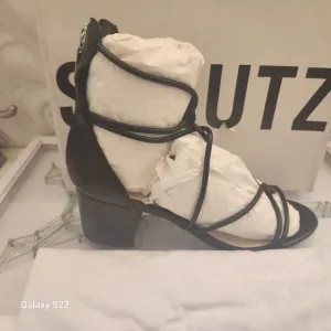 Schutz &quot;Shayla&quot; Black Leather Heeled Sandals. NIB. Size 8