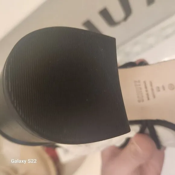 Schutz &quot;Shayla&quot; Black Leather Heeled Sandals. NIB. Size 8