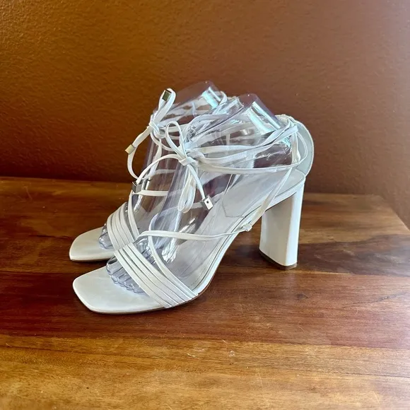 Schutz “Glenna” White Strappy Sandals Size 8 EUC!