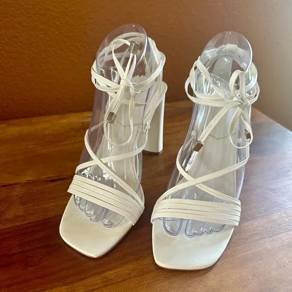 Schutz “Glenna” White Strappy Sandals Size 8 EUC!