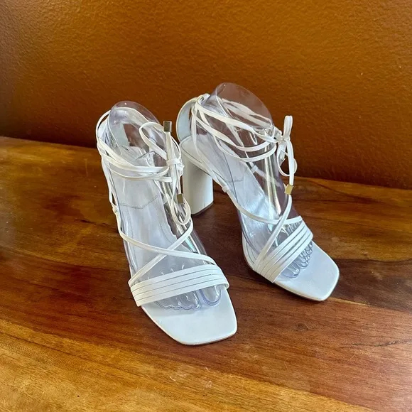 Schutz “Glenna” White Strappy Sandals Size 8 EUC!