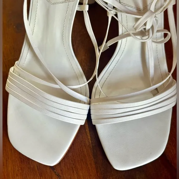 Schutz “Glenna” White Strappy Sandals Size 8 EUC!