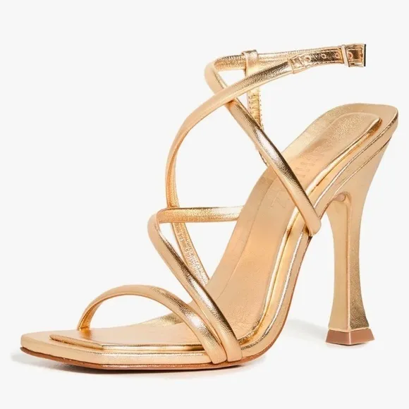 Schutz Lovi Strappy Sandal in Ouro (gold)