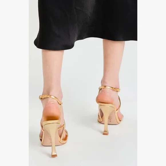 Schutz Lovi Strappy Sandal in Ouro (gold)
