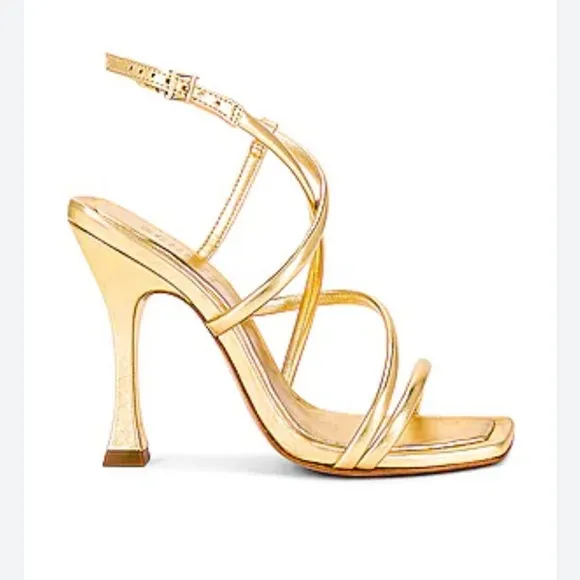 Schutz Lovi Strappy Sandal in Ouro (gold)