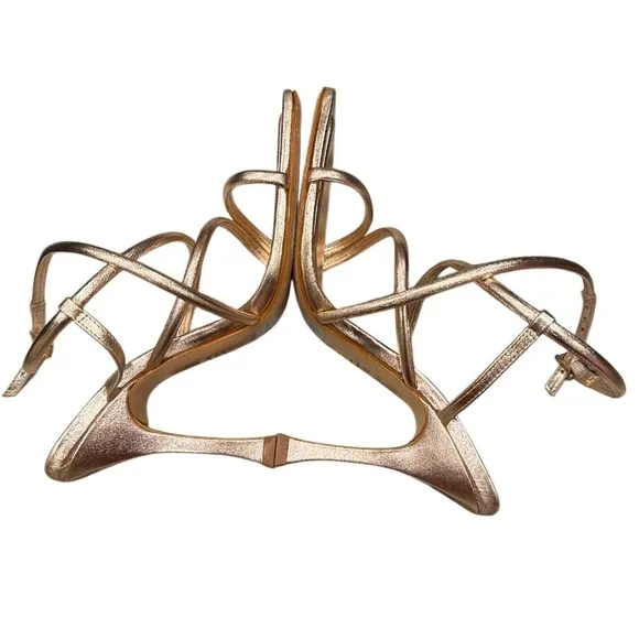 Schutz Lovi Strappy Sandal in Ouro (gold)