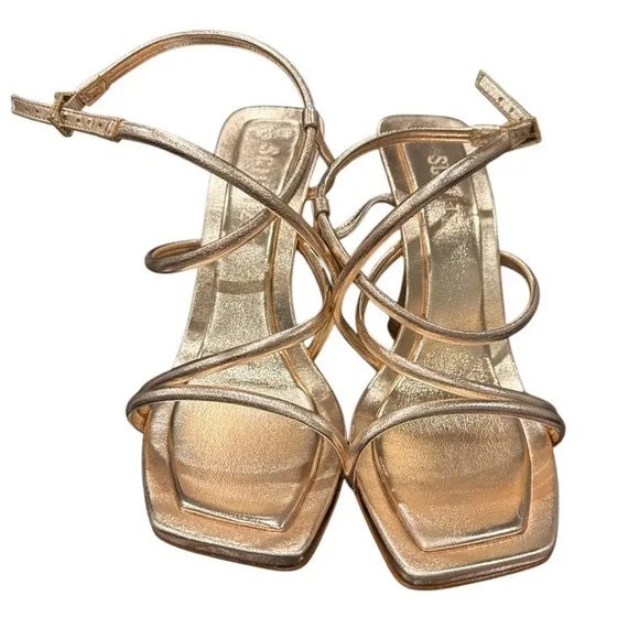 Schutz Lovi Strappy Sandal in Ouro (gold)