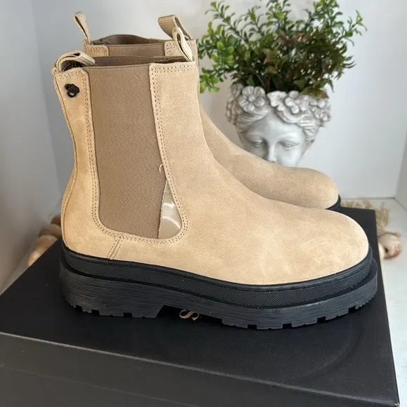 SCOTCH &amp; SODA Made In Portugal Suede Chelsea Boots Sz 7.5 Aubri
