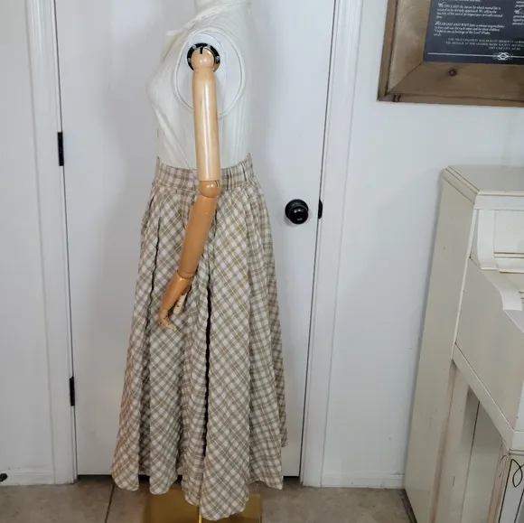 Shop Stevie Plaid Midi Spring Skirt with Pockets Size M