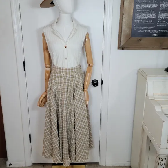 Shop Stevie Plaid Midi Spring Skirt with Pockets Size M