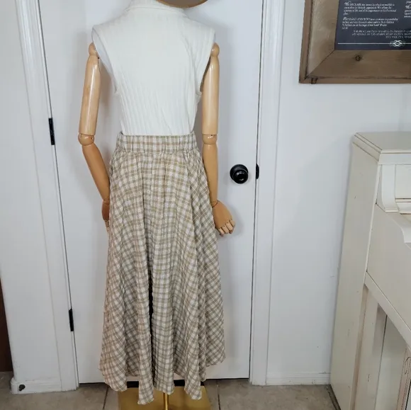 Shop Stevie Plaid Midi Spring Skirt with Pockets Size M