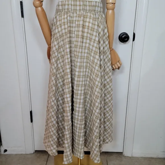 Shop Stevie Plaid Midi Spring Skirt with Pockets Size M