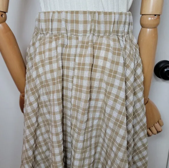 Shop Stevie Plaid Midi Spring Skirt with Pockets Size M