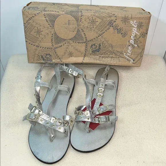 Silver Sandals with Decorative Buckles (B1)