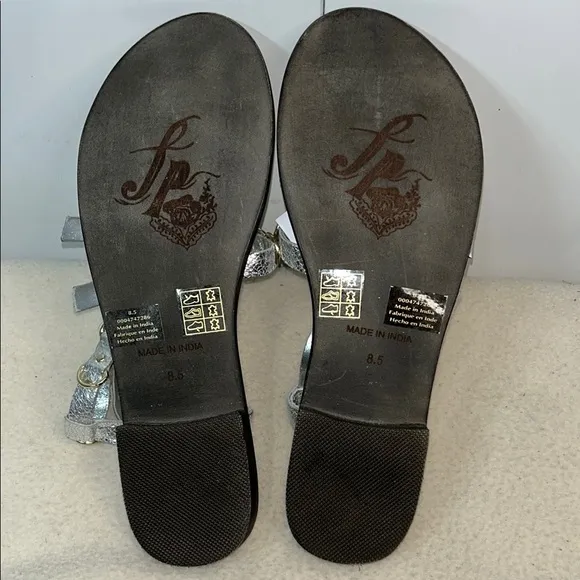 Silver Sandals with Decorative Buckles (B1)