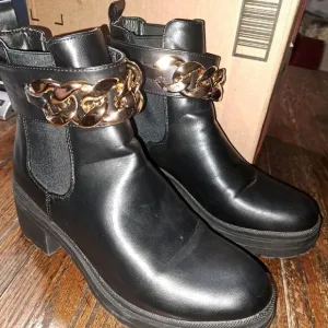 Size 11 H Halston Black Manila Gold Chain Lug Sole Bootie Chunky Boots