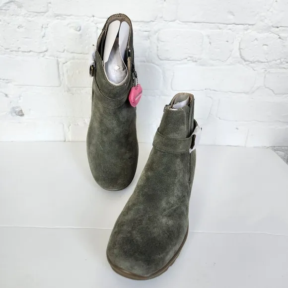 Skechers Suede Memory Foam Boots