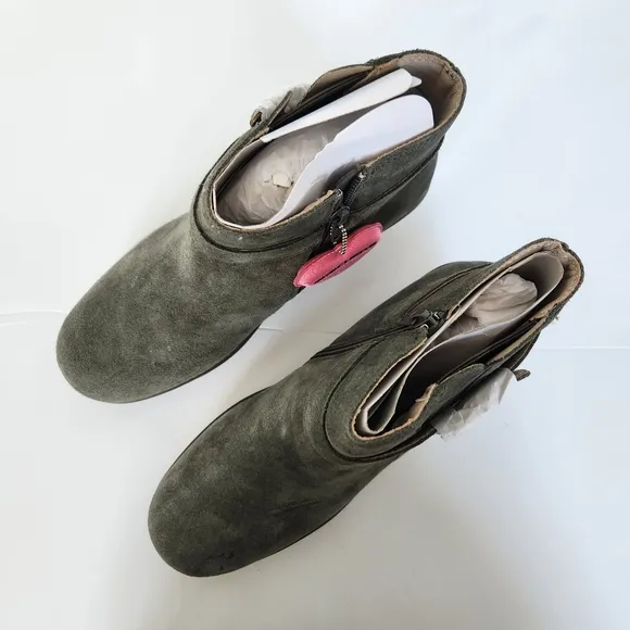 Skechers Suede Memory Foam Boots