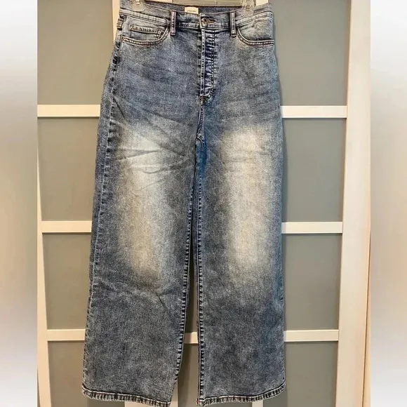 Sneak Peek Acid Wash Wide Leg High Rise Jeans. Like New. Women’s Size: 11 W30.