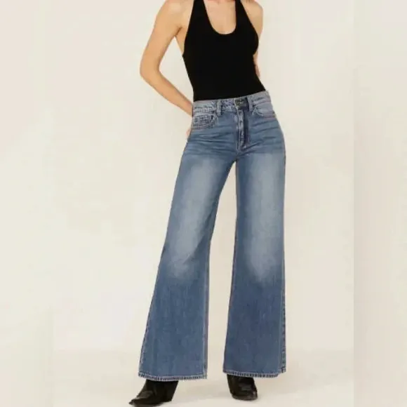 Sneak Peek Acid Wash Wide Leg High Rise Jeans. Like New. Women’s Size: 11 W30.
