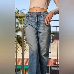 Sneak Peek Acid Wash Wide Leg High Rise Jeans. Like New. Women’s Size: 11 W30.