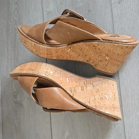 Sofft Women Leather Stylish Tan Wedge Sandals Shoes 7.5M