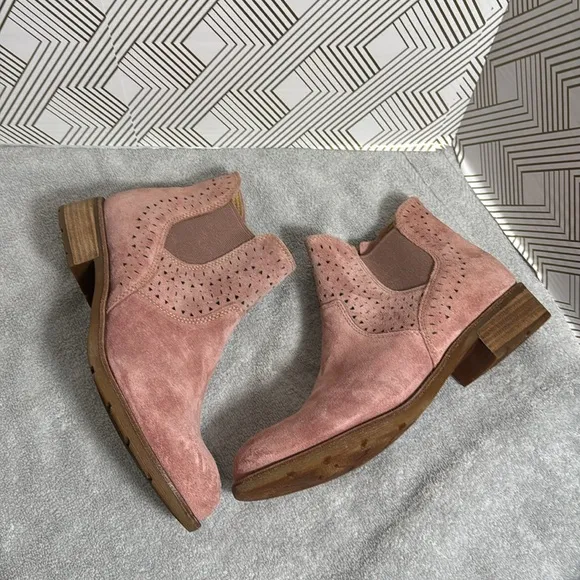 Sofft Women's Pink Suede Ankle Boots size 10 M  Sofft Barina boot in desert rose