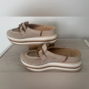 SOFTWAVES CARLISA LOAFERS CREAM COGNAC SLIP ON COMFY PLATFORM SIZE 38 US 8