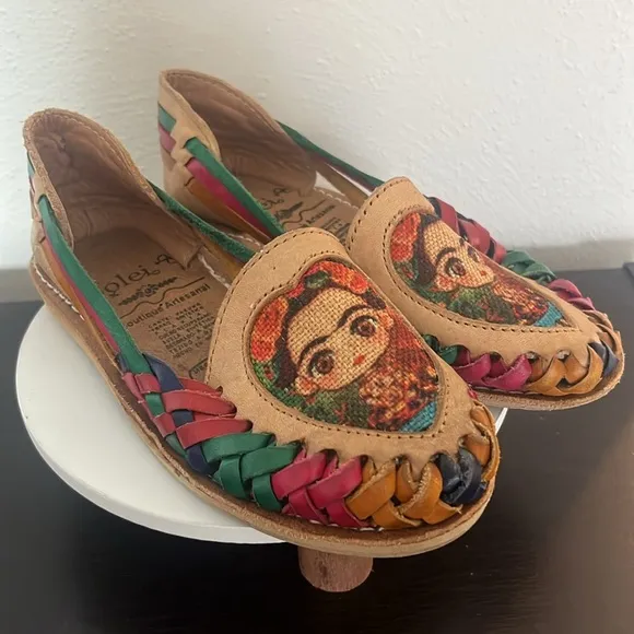 Soleil Girls Frida Kahlo Colorful Slip on Loafers Size 9