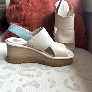 Sorel JoanieIII Cream Slingback Leather Wedge Sandals 7.5