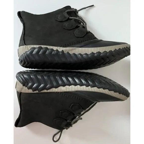 Sorel Out N About Plus boots. Size 8.