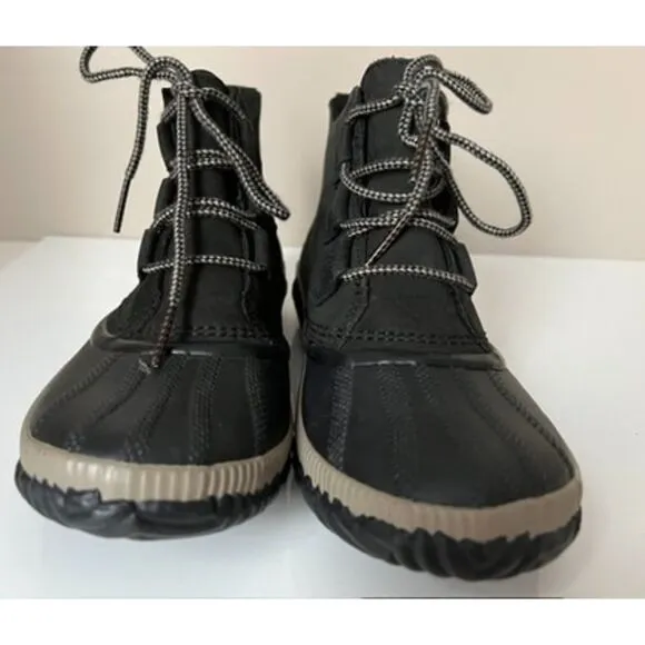 Sorel Out N About Plus boots. Size 8.